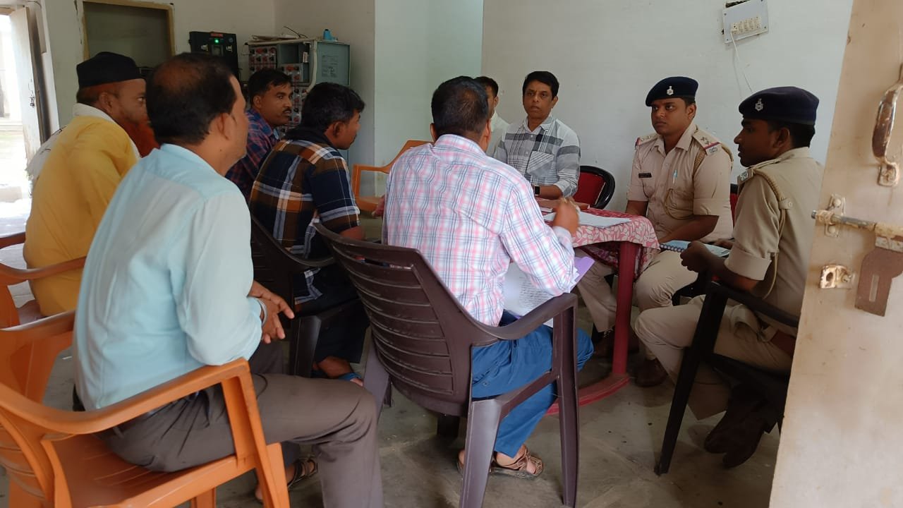 धुरकी थाना दिवस कार्यक्रम में भूमी संबंधित दो मामले को किया गया निष्पादन। धुरकी थाना दिवस कार्यक्रम में भूमी संबंधित दो मामले को किया गया निष्पादन।
