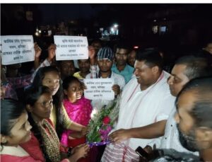 मंत्री बादल पत्रलेख को कांग्रेसी कार्यकर्ताओं के द्वारा मनिका में भव्य स्वागत।