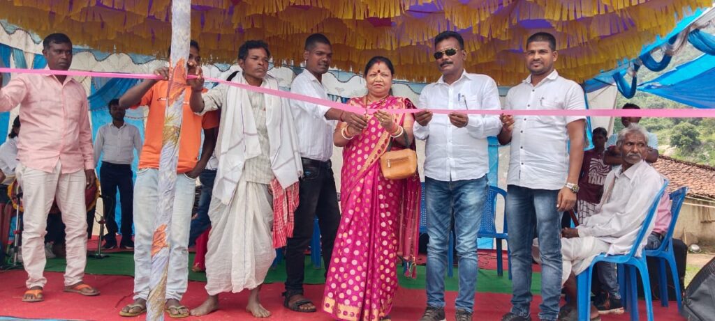 नागपुरी संस्कृति प्रोग्राम का उद्घाटन जिला परिषद सदस्य एवं भाजपा नेता अशोक उरांव ने फीता काटकर किया शुभारंभ। नागपुरी संस्कृति प्रोग्राम का उद्घाटन जिला परिषद सदस्य एवं भाजपा नेता अशोक उरांव ने फीता काटकर किया शुभारंभ।
