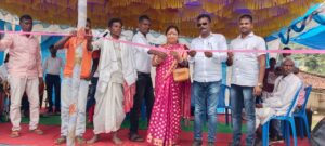 नागपुरी संस्कृति प्रोग्राम का उद्घाटन जिला परिषद सदस्य एवं भाजपा नेता अशोक उरांव ने फीता काटकर किया शुभारंभ।