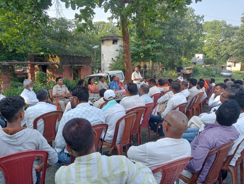 दुर्गा पूजा महोत्सव को लेकर थाना परिसर में शांति समिति की बैठक संपन्न दुर्गा पूजा महोत्सव को लेकर थाना परिसर में शांति समिति की बैठक संपन्न