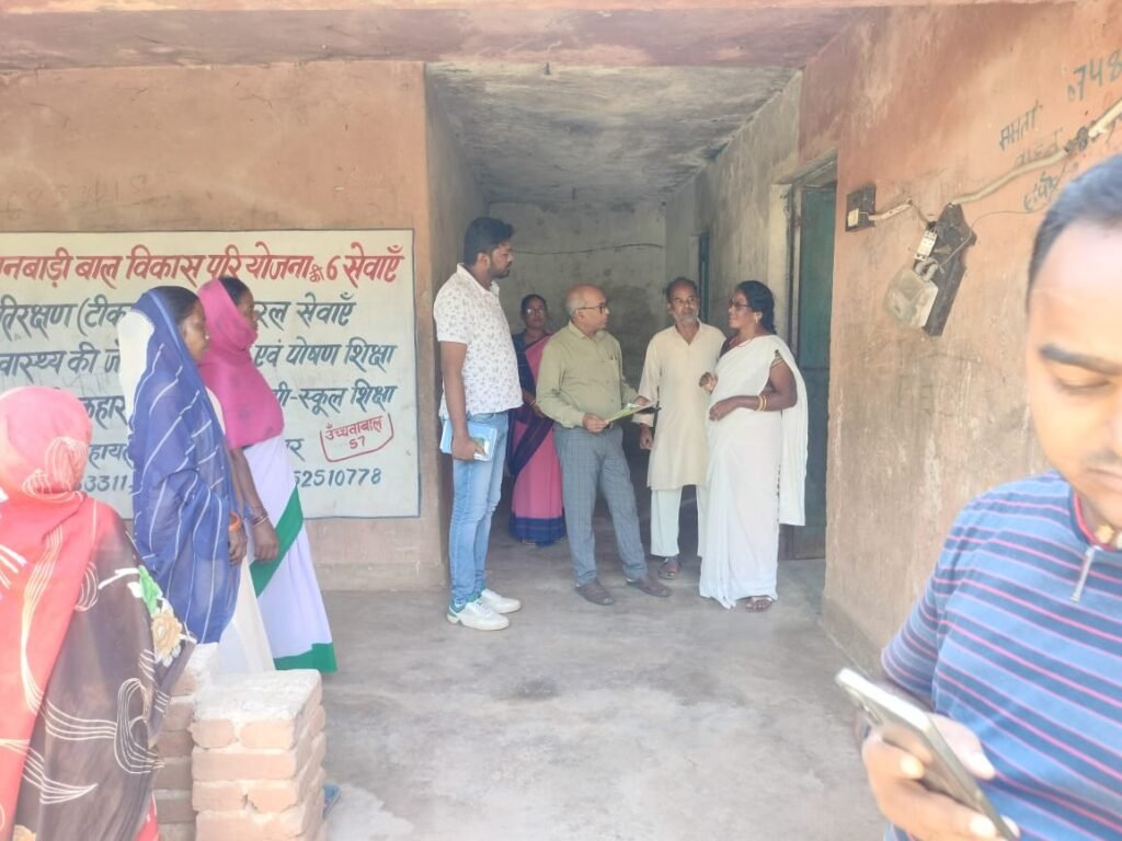 जिले के सिविल सर्जन ने उच्चवाबाल निरीक्षण करने पहुंचे पैदल.