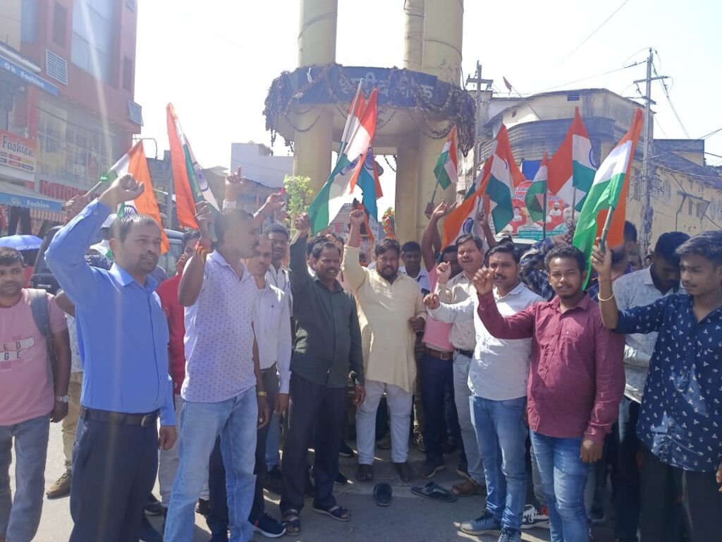 शहीद संतोष गोप को सरकार सम्मान दे, अन्यथा अहीर सेना आंदोलन करेगी शहीद संतोष गोप को सरकार सम्मान दे, अन्यथा अहीर सेना आंदोलन करेगी