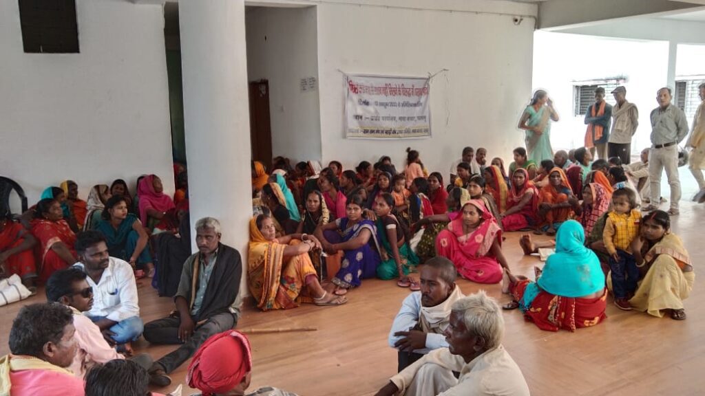 नावा बाजार प्रखंड के कुम्भीकला पंचायत में पीडीएस दुकानदार द्वारा 4 महीने से राशन नहीं वितरण को लेकर कार्डधारी ने बीडीओ को सौंपा ज्ञापन नावा बाजार प्रखंड के कुम्भीकला पंचायत में पीडीएस दुकानदार द्वारा 4 महीने से राशन नहीं वितरण को लेकर कार्डधारी ने बीडीओ को सौंपा ज्ञापन