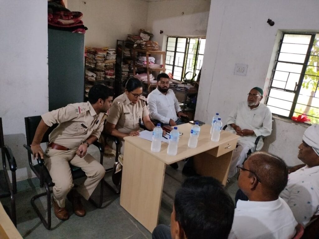 सोशल मीडिया फेसबुक व्हाट्सएप पर रहेगी पैनी नजर :थाना प्रभारी दीपक कुमार दास सोशल मीडिया फेसबुक व्हाट्सएप पर रहेगी पैनी नजर :थाना प्रभारी दीपक कुमार दास