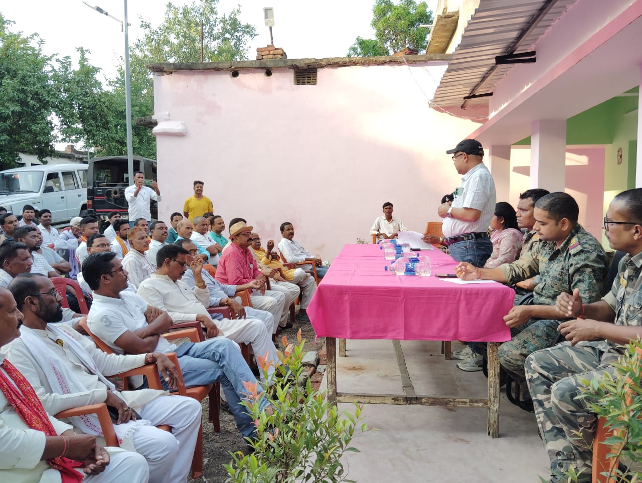मनिका थाना परिसर में दुर्गा पूजा को लेकर शांति समिति की बैठक हुई संपन्न