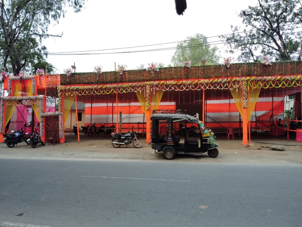 मनिका: माता रानी की दरबार सज धज कर हुई तैयार। मनिका: माता रानी की दरबार सज धज कर हुई तैयार।