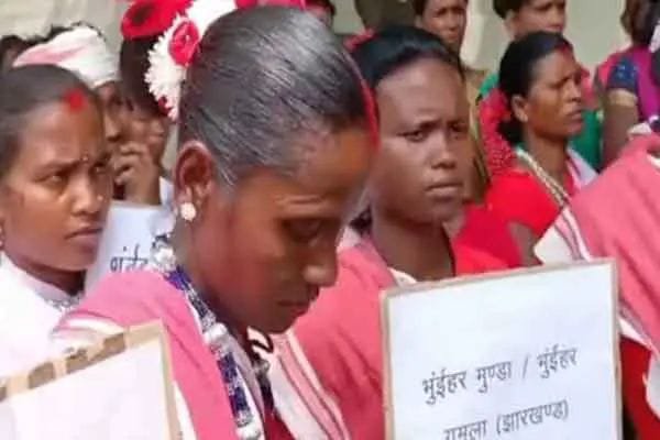 राँची :मुंडा आदिवासी की उपजाति भुईंहर मुंडा को झारखंड में नहीं मिल रहा एसटी का दर्जा:शैक्षणिक कार्य में आरक्षण का लाभ से वंचित। राँची :मुंडा आदिवासी की उपजाति भुईंहर मुंडा को झारखंड में नहीं मिल रहा एसटी का दर्जा:शैक्षणिक कार्य में आरक्षण का लाभ से वंचित।