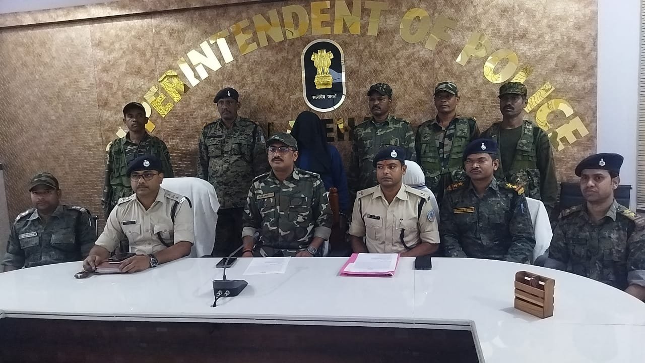 आठ लाख के इनामी भाकपा माओवादी उग्रवादी संगठन के सक्रिय सबजोनल कमांडर अघनु गंझू गिरफ्तार। आठ लाख के इनामी भाकपा माओवादी उग्रवादी संगठन के सक्रिय सबजोनल कमांडर अघनु गंझू गिरफ्तार।