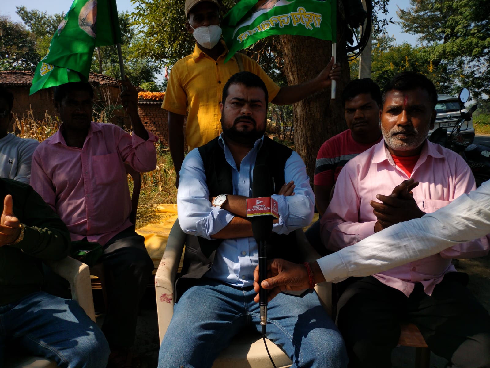 पांकी विधानसभा विधायक राजद प्रत्याशी डॉक्टर अरुण यादव ने क्षेत्र का किया भ्रमण
