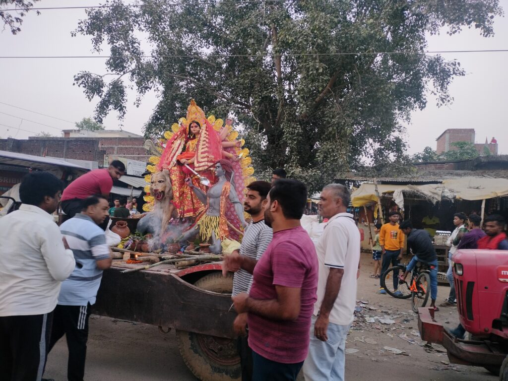 नावा बाजार प्रखंड मुख्यालय में मां दुर्गे की प्रतिमा को गाजे-बाजे के साथ नमन आंखों से दी गई विदाई नावा बाजार प्रखंड मुख्यालय में मां दुर्गे की प्रतिमा को गाजे-बाजे के साथ नमन आंखों से दी गई विदाई