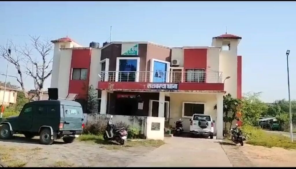 अज्ञात वाहन की चपेट में आने से युवक की हुई मौत,दो गंभीर रूप से घायल अज्ञात वाहन की चपेट में आने से युवक की हुई मौत,दो गंभीर रूप से घायल