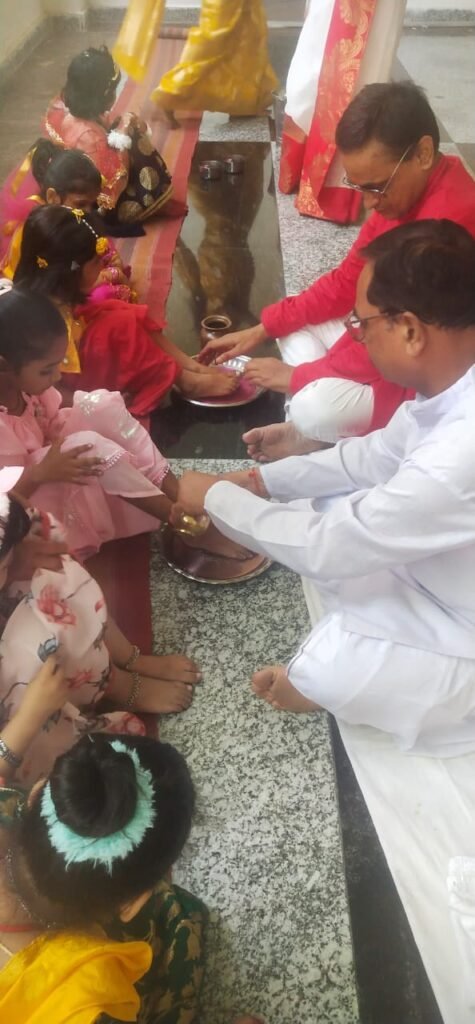 सरस्वती विद्या मंदिर में नवरात्र के अवसर पर की गई कन्या पूजन व झांकी प्रस्तुत. सरस्वती विद्या मंदिर में नवरात्र के अवसर पर की गई कन्या पूजन व झांकी प्रस्तुत.