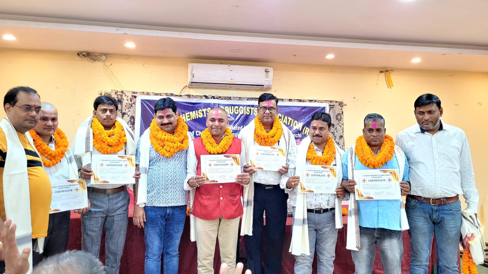 लातेहार केमिस्ट एंड ड्रजिस्ट का चुनाव संपन्न हुआ विनोद बिहारी अध्यक्ष बने निर्विरोध चुने गए महासचीव विजय कुमार लातेहार केमिस्ट एंड ड्रजिस्ट का चुनाव संपन्न हुआ विनोद बिहारी अध्यक्ष बने निर्विरोध चुने गए महासचीव विजय कुमार