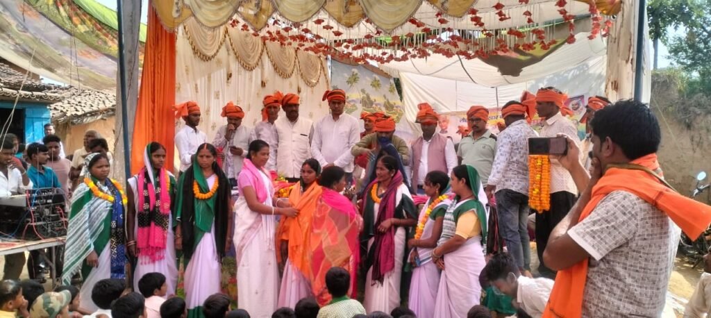 खरौंधी: चौरिया में धूम धाम से मनायी गई सरदार बल्लभ भाई पटेल की 148 वीं जयंती.
