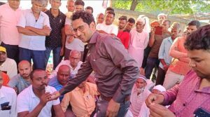 अनिश्चितकालीन भूख हड़ताल लिखित आश्वासन के बाद हुआ समाप्त, 20 अक्टूबर तक राशन वितरण करने का निर्देश.