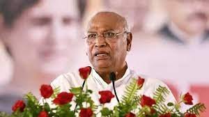 कांग्रेस अध्यक्ष खड़गे ने वायु सेना दिवस पर वायु योद्धाओं को दी बधाई. कांग्रेस अध्यक्ष खड़गे ने वायु सेना दिवस पर वायु योद्धाओं को दी बधाई.