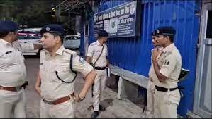 दशहरा मेले में हुआ विवाद, घर में घुसकर एक ही परिवार के 4 सदस्यों को मारी गोली. दशहरा मेले में हुआ विवाद, घर में घुसकर एक ही परिवार के 4 सदस्यों को मारी गोली.