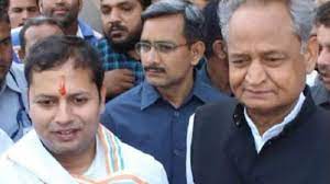 ED का बड़ा एक्शन : राजस्थान प्रदेश कांग्रेस अध्यक्ष के घर छापेमारी, CM गहलोत के बेटे को समन जारी.