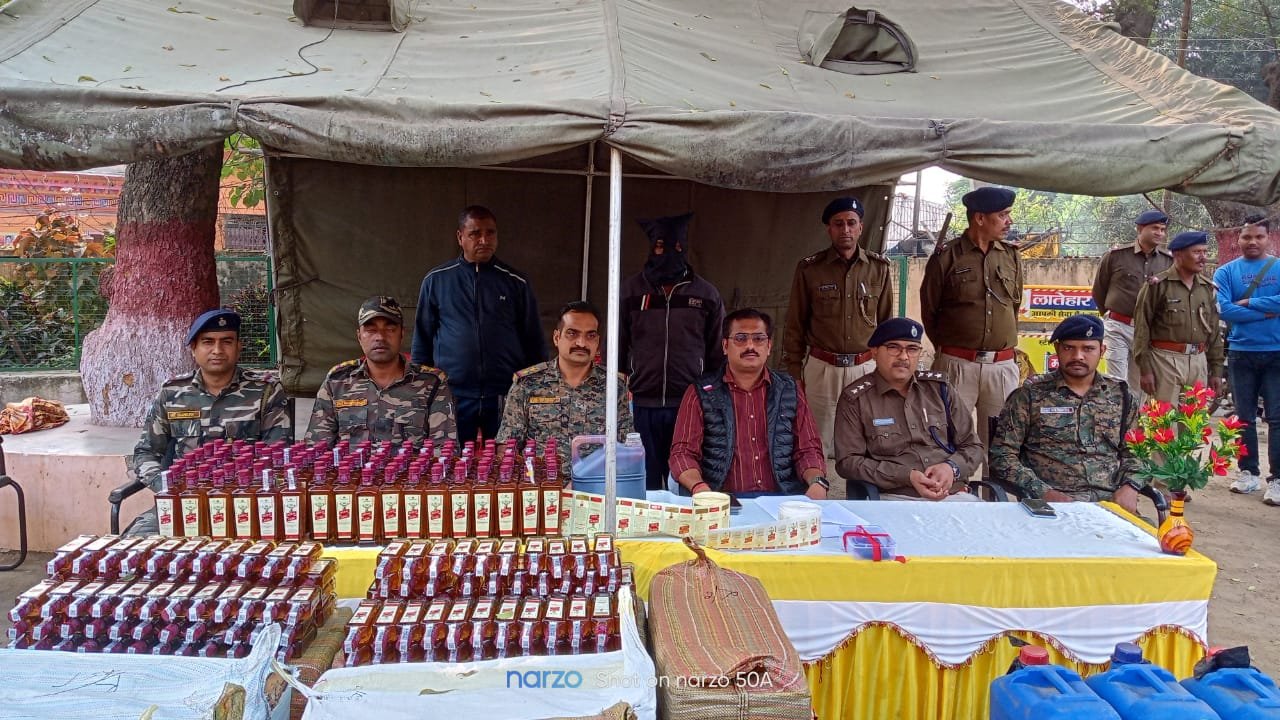 नकली शराब फैक्ट्री का खुलासा भारी मात्रा में शराब बरामद. नकली शराब फैक्ट्री का खुलासा भारी मात्रा में शराब बरामद.