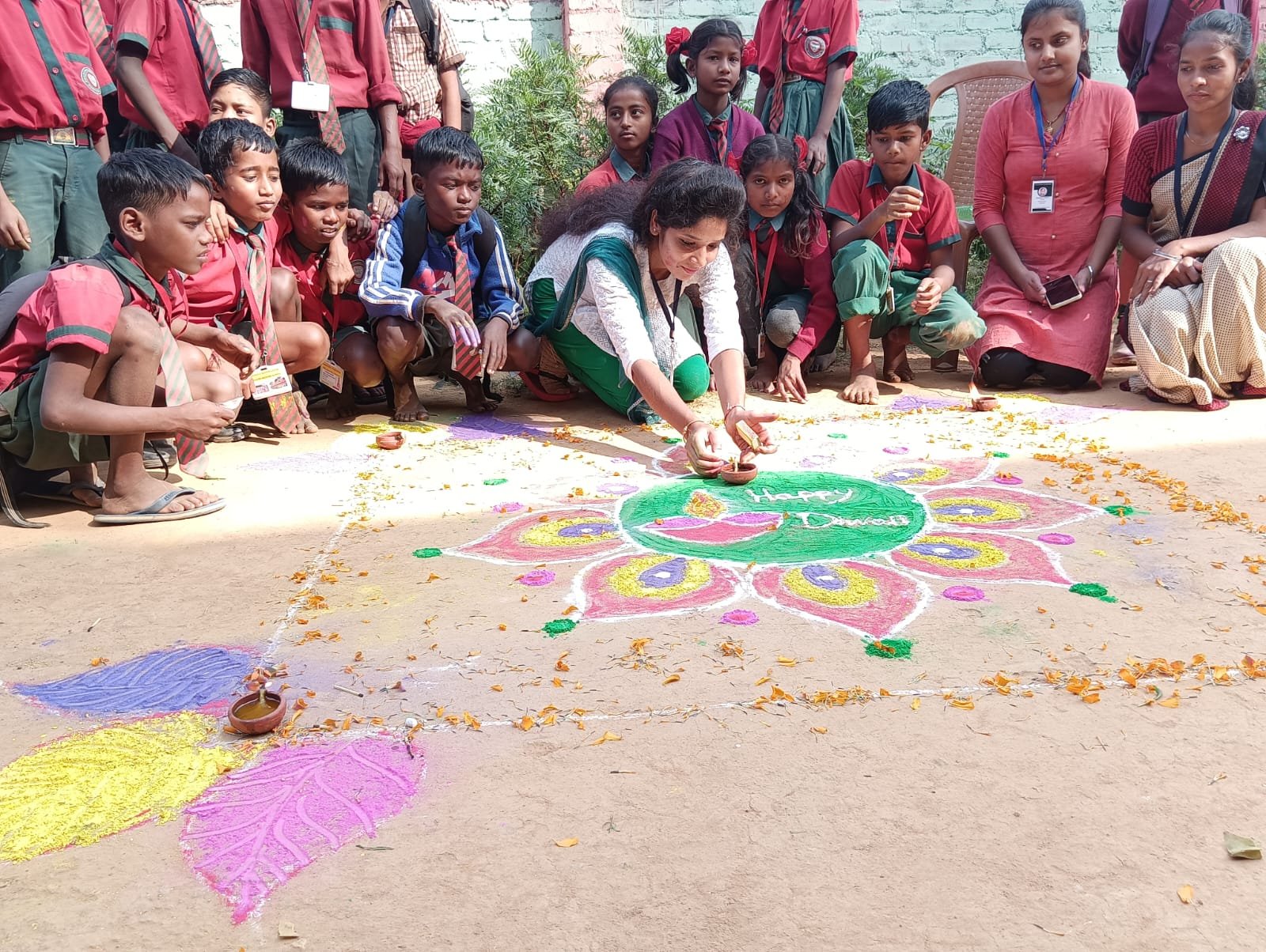 शैलपुत्री फाउंडेशन स्कूल भरनो में रंगोली बनाओ प्रतियोगिता।