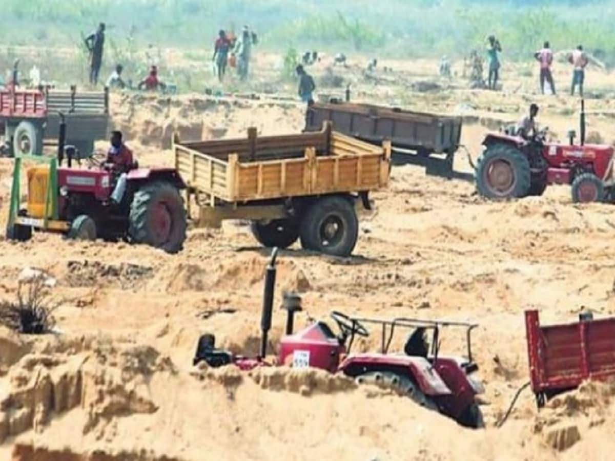 बालू घाट संचालन को लेकर निविदा प्रकाशन के लिए अपर समाहर्ता की अध्यक्षता में जिलास्तीय निविदा समिति की बैठक संपन्न।