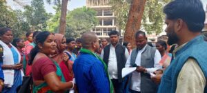 जिला जल सहिया संघ के द्वारा पेयजल आपूर्ति विभाग वा गुमला उप विकास आयुक्त से मुलाकात कर जल सहिया की मौत मामले को लेकर मृतकों को उचित मुआवजा देने की मांग किया.