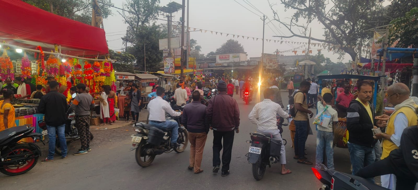 धनतेरस के अवसर पर लोगों ने की खरीदारी, चौक जाम धनतेरस के अवसर पर लोगों ने की खरीदारी, चौक जाम
