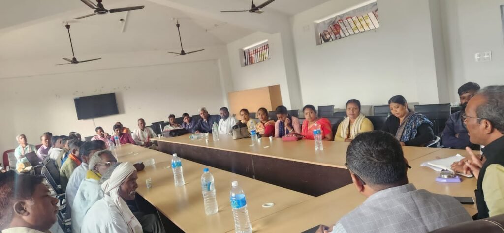 मुखिया और ग्राम प्रधान के साथ ग्रामीणों के विकास हेतु विधायक जिगा मुंडा के साथ बैठक संपन्न.