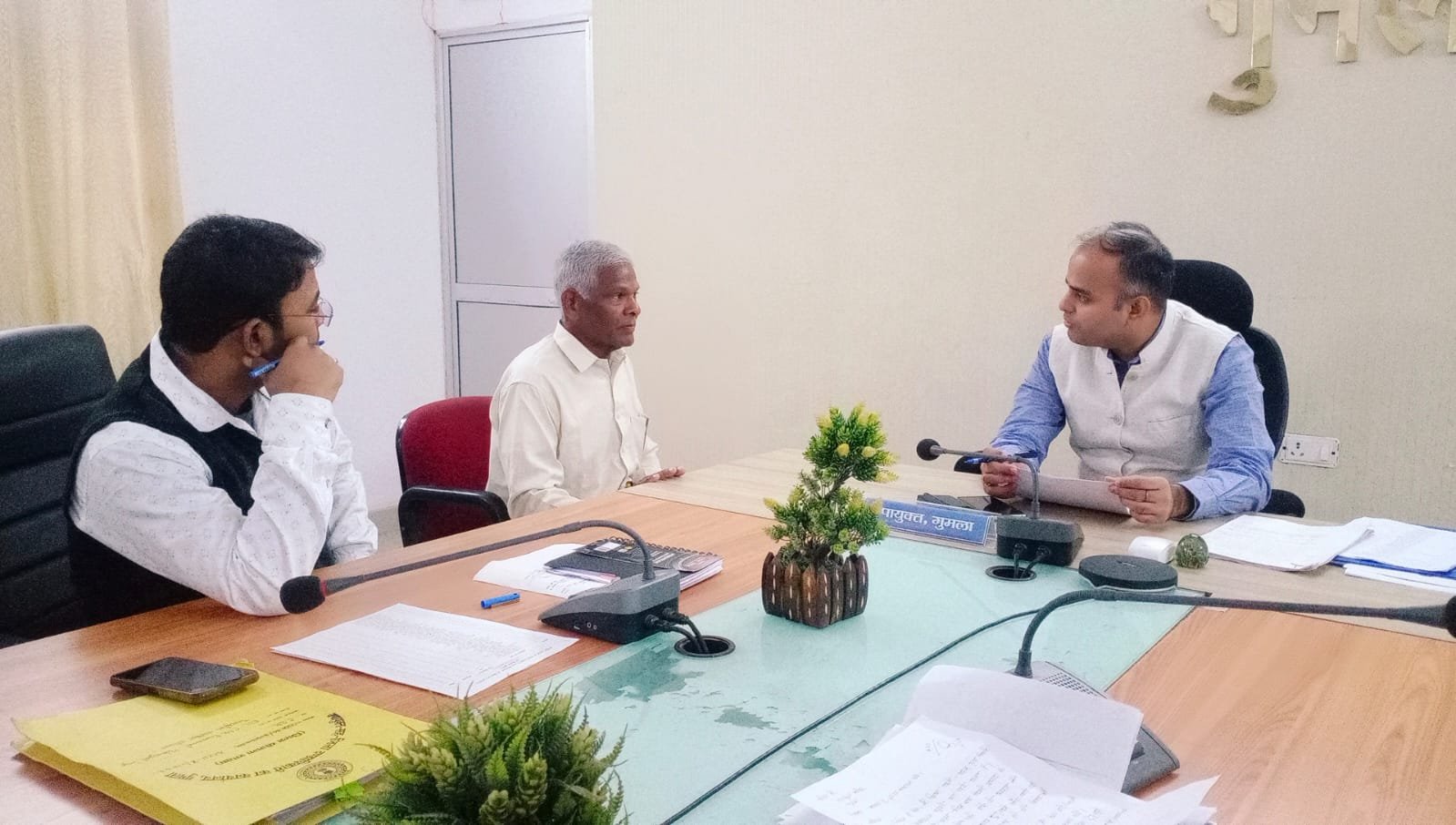 साप्ताहिक जन शिकायत निवारण दिवस का हुआ आयोजन,50 से अधिक नागरिकों ने की उपायुक्त से मुलाकात साप्ताहिक जन शिकायत निवारण दिवस का हुआ आयोजन,50 से अधिक नागरिकों ने की उपायुक्त से मुलाकात