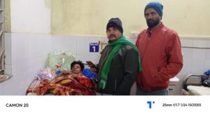 ऑटो के पलटने से नाबालिग युवक का टूटा पैर.