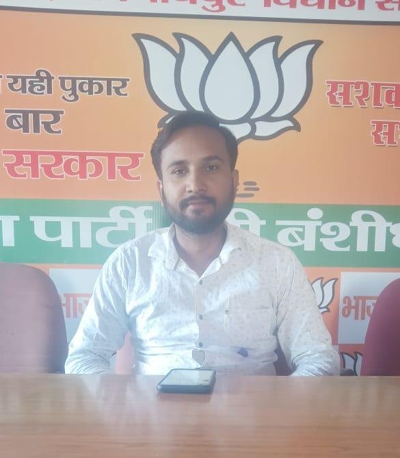 झामुमो के लोग कमीशन खोरी का उद्योग चला रहे है...जितेंद्र दीक्षित झामुमो के लोग कमीशन खोरी का उद्योग चला रहे है...जितेंद्र दीक्षित