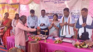 रायडीह में हुआ 25 दिवसीय लोक वाद्य यंत्र कार्यशाला का उद्घाटन।