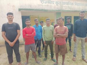 शिक्षक की मनमानी से विद्यालय में कई दिनों से मध्यान भोजन बंद एवं सरकार का योजना बीफल