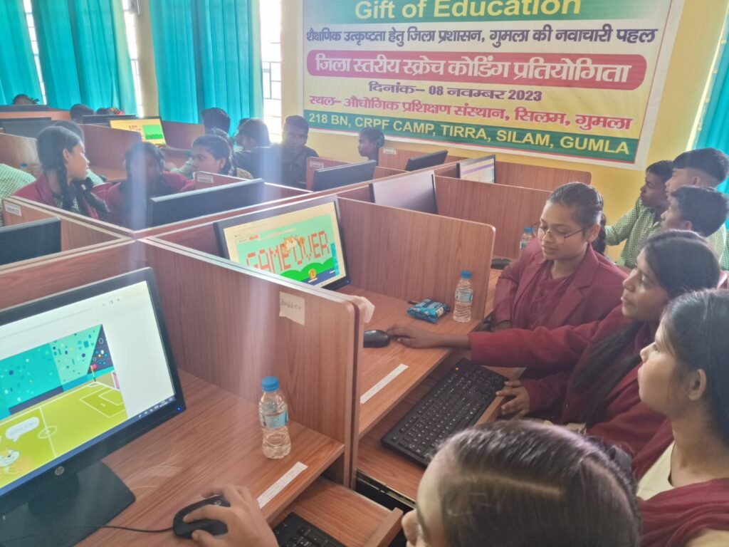 सिकछा कर भेंट गतिविधि" के तहत जिला स्तरीय स्क्रैच कोडिंग प्रतियोगिता का हुआ आयोजन, जिले के 32 विद्यालयों के 96 विद्यार्थियों ने लिया प्रतियोगिता में भाग