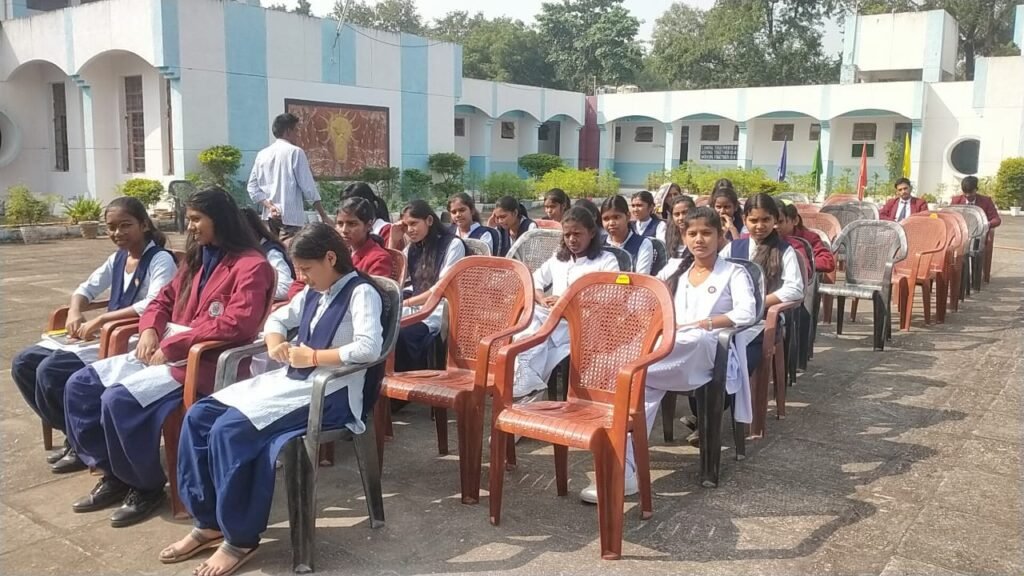 लातेहार:जवाहर नवोदय विद्यालय में मनाया गया कानूनी सेवा प्राधिकरण अधिनियम दिवस।