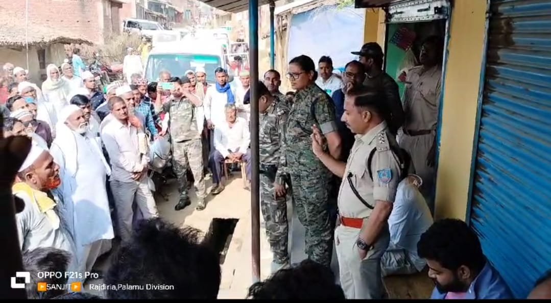 सोहदाग खुर्द के गोविंद साव के दुकान में प्रतिबंधित मांस फेंका गया सोहदाग खुर्द के गोविंद साव के दुकान में प्रतिबंधित मांस फेंका गया