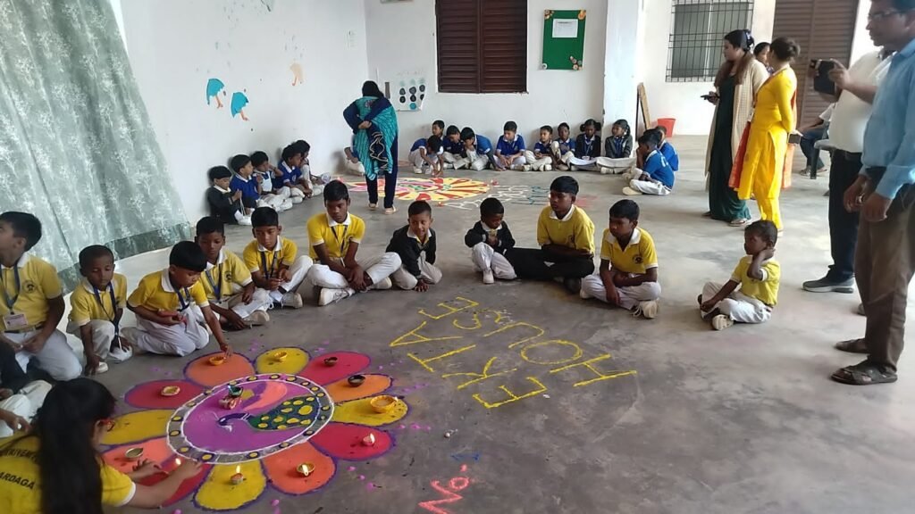 घाघरा/ग्रेटर त्रिवेणी पब्लिक स्कूल चपका में हुआ रंगोली प्रतियोगिता का आयोजन,बच्चों ने दिखाई अपनी प्रतिभा घाघरा/ग्रेटर त्रिवेणी पब्लिक स्कूल चपका में हुआ रंगोली प्रतियोगिता का आयोजन,बच्चों ने दिखाई अपनी प्रतिभा