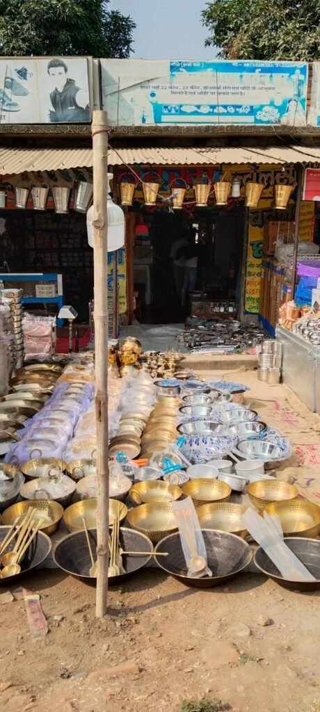 दीपावली और धनतेरस को लेकर सजे हुए दिखा शहर के बाजार