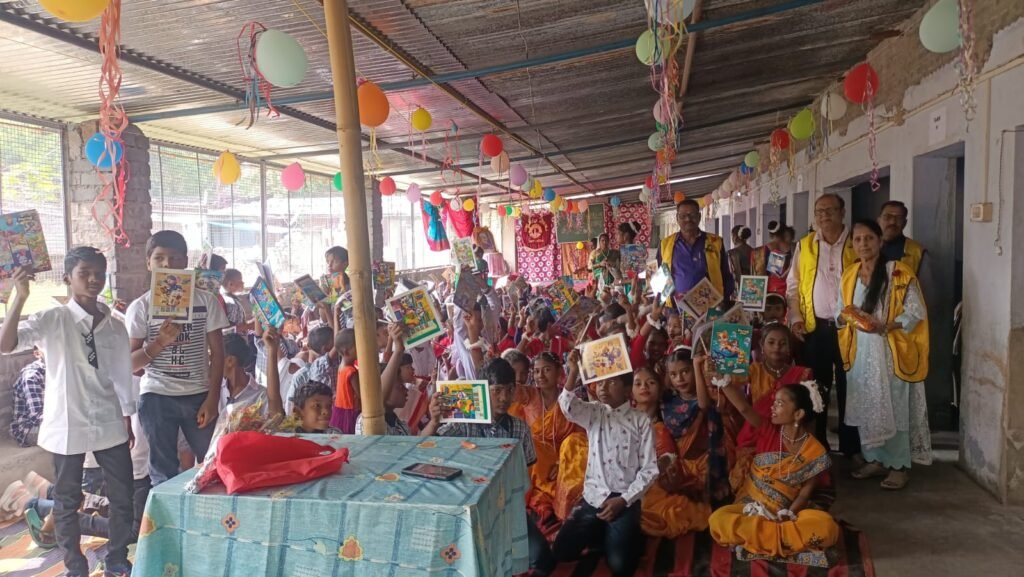 बाल दिवस के अवसर पर लायंस क्लब ऑफ के द्वारा 215 स्कूली बच्चों के बीच किया गया बिस्किट कॉफी पेंसिल का वितरण। बाल दिवस के अवसर पर लायंस क्लब ऑफ के द्वारा 215 स्कूली बच्चों के बीच किया गया बिस्किट कॉफी पेंसिल का वितरण।