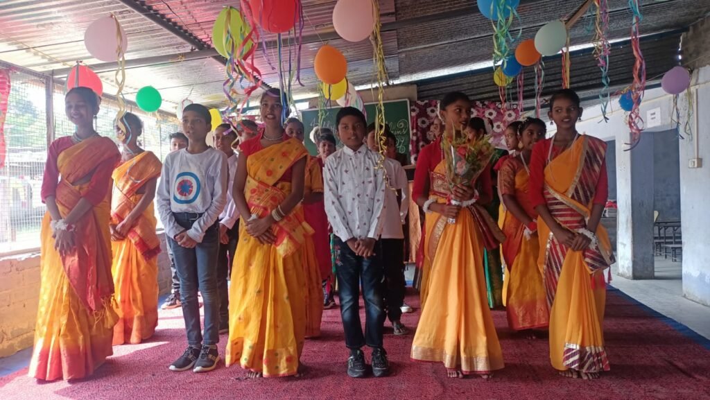 बाल दिवस के अवसर पर लायंस क्लब ऑफ के द्वारा 215 स्कूली बच्चों के बीच किया गया बिस्किट कॉफी पेंसिल का वितरण। बाल दिवस के अवसर पर लायंस क्लब ऑफ के द्वारा 215 स्कूली बच्चों के बीच किया गया बिस्किट कॉफी पेंसिल का वितरण।