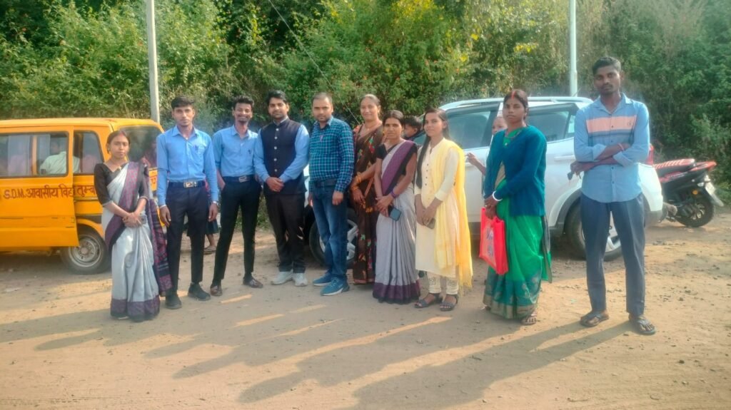 बाल दिवस के शुभ अवसर पर शिक्षक और बच्चों ने मलय डैम का किया भ्रमण बाल दिवस के शुभ अवसर पर शिक्षक और बच्चों ने मलय डैम का किया भ्रमण
