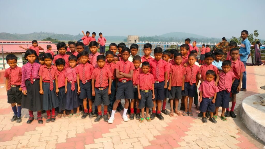 बाल दिवस के शुभ अवसर पर शिक्षक और बच्चों ने मलय डैम का किया भ्रमण बाल दिवस के शुभ अवसर पर शिक्षक और बच्चों ने मलय डैम का किया भ्रमण
