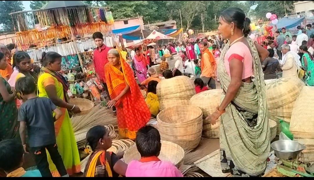 गोवर्धन पूजा के शुभ अवसर पर चेतमा में दो दिवसीय मेला का आयोजन गोवर्धन पूजा के शुभ अवसर पर चेतमा में दो दिवसीय मेला का आयोजन