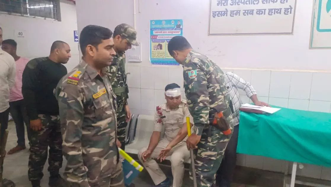 काली पूजा प्रतिमा विसर्जन के दौरान दो गुटों के बीच जमकर झड़प,एक दर्जन से ज्यादा गंभीर रूप से घायल काली पूजा प्रतिमा विसर्जन के दौरान दो गुटों के बीच जमकर झड़प,एक दर्जन से ज्यादा गंभीर रूप से घायल