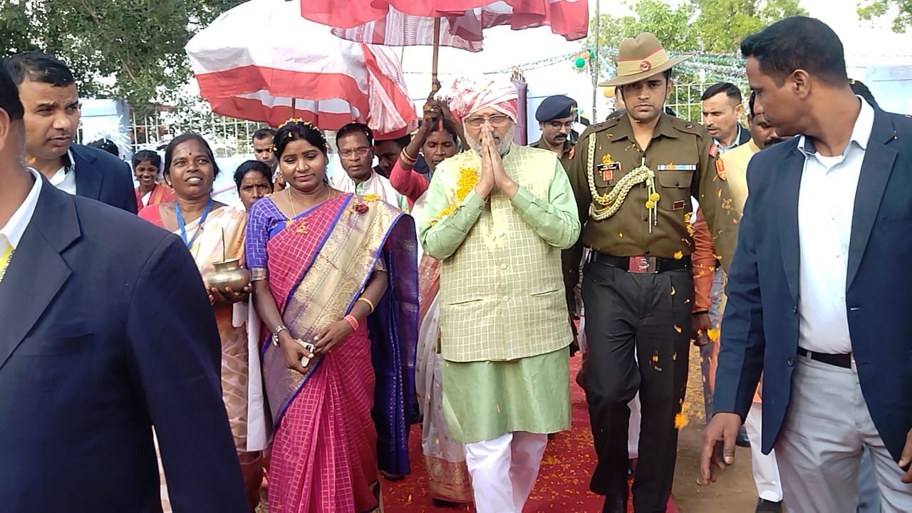 आदिवासी समाज के विकास में अमूल्य योगदान रहा है स्वर्गीय कार्तिक उरांव का राज्यपाल सी पी राधाकृष्णन। आदिवासी समाज के विकास में अमूल्य योगदान रहा है स्वर्गीय कार्तिक उरांव का राज्यपाल सी पी राधाकृष्णन।