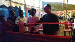 न्यू इंडियन फैमिली शो एवं क्राफ्ट बाजार मेले का उद्घाटन भाजपा नेता अशोक उराँव एवं थाना प्रभारी अमित कुमार चौधरी ने संयुक्त रूप से फीता काट कर किया।