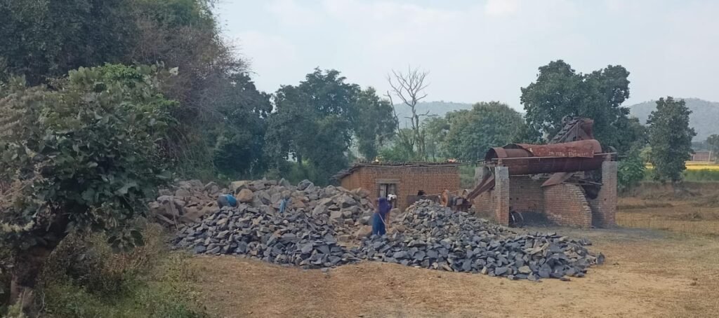 बरडीहा प्रखंड में अवैध रूप से क्रेशर संचालित,सरकार की लाखों रुपए राजस्व कि हो रही हानि। बरडीहा प्रखंड में अवैध रूप से क्रेशर संचालित,सरकार की लाखों रुपए राजस्व कि हो रही हानि।