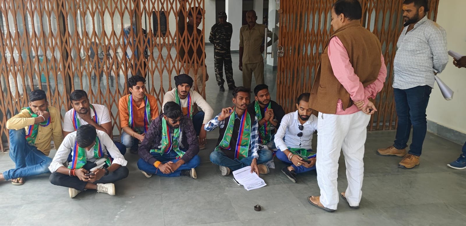 नीलाम्बर पीताम्बर विश्वविधालय मे आजसू ने की तालाबंदी नीलाम्बर पीताम्बर विश्वविधालय मे आजसू ने की तालाबंदी