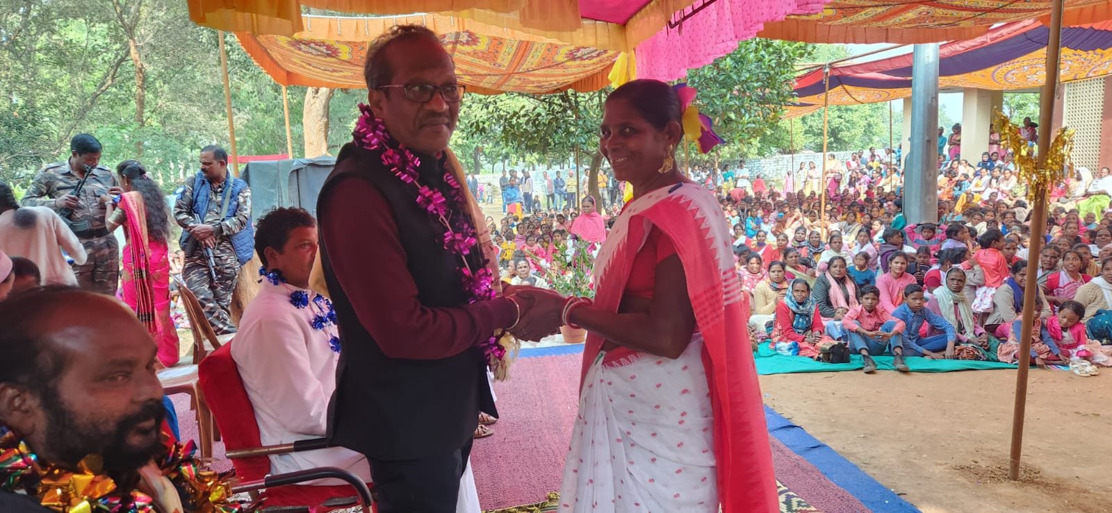 आपकी योजना,आपकी सरकार आपके द्वार कार्यक्रम के तहत लाभुकों को विभिन्न योजनाओं के तहत ऑन द स्पॉट दिया जा रहा है लाभ, आपकी योजना,आपकी सरकार आपके द्वार कार्यक्रम के तहत लाभुकों को विभिन्न योजनाओं के तहत ऑन द स्पॉट दिया जा रहा है लाभ,